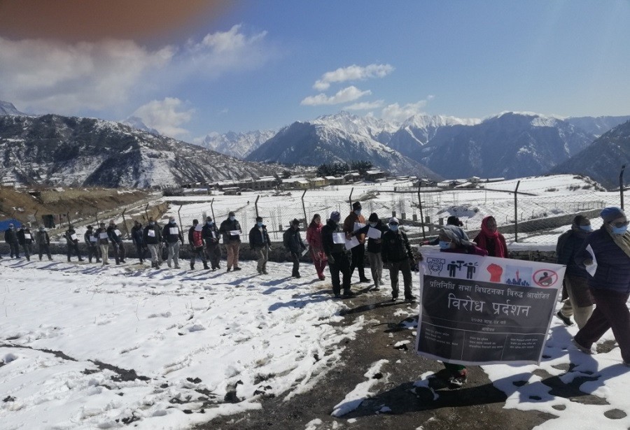 प्रतिनिधि सभा विघटनविरुद्ध नेपाली कांग्रेस हुम्लाद्धारा मौन प्रदर्शन